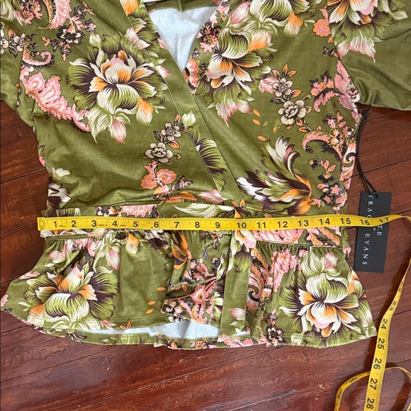 T.E. By Tracy Evans Olive and Pink Floral Wrap Blouse NWT - Picture 9 of 9